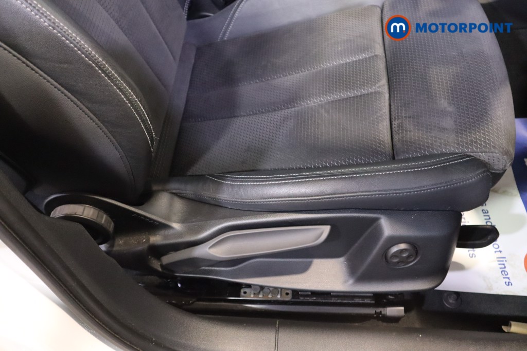 Audi A4 Black Edition Manual Petrol Estate - Stock Number (1587609) - 16th supplementary image