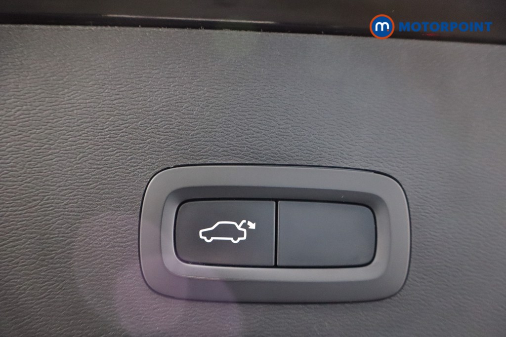 Volvo Xc40 R Design Manual Petrol SUV - Stock Number (1565482) - 35th supplementary image