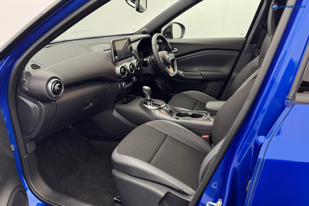 Nissan Juke N-Connecta Automatic Petrol SUV - Stock Number (1578970) - 9th supplementary image