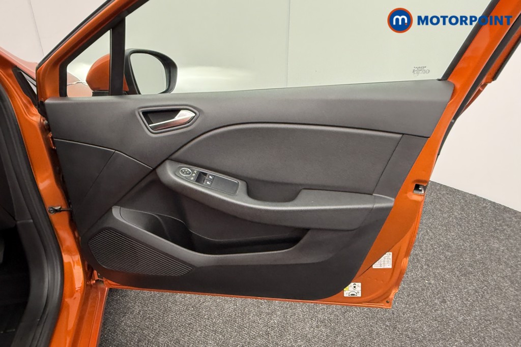 Renault Clio Iconic Manual Petrol Hatchback - Stock Number (1579375) - 17th supplementary image