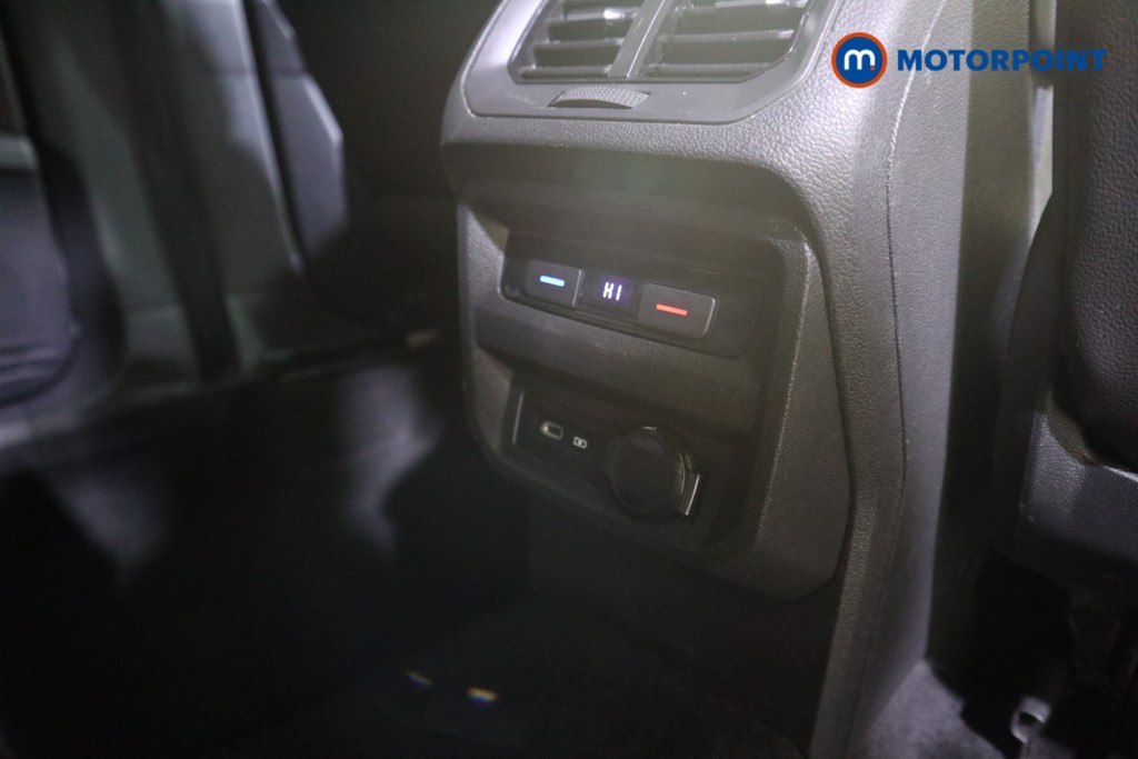 Volkswagen Tiguan R-Line Automatic Petrol SUV - Stock Number (1580936) - 19th supplementary image