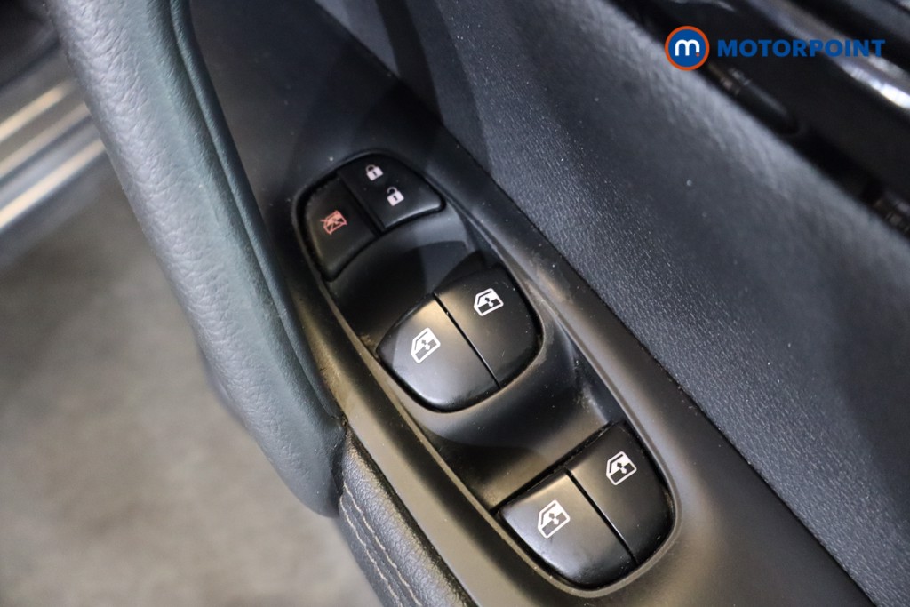 Nissan Qashqai Acenta Premium Manual Diesel SUV - Stock Number (1580989) - 17th supplementary image