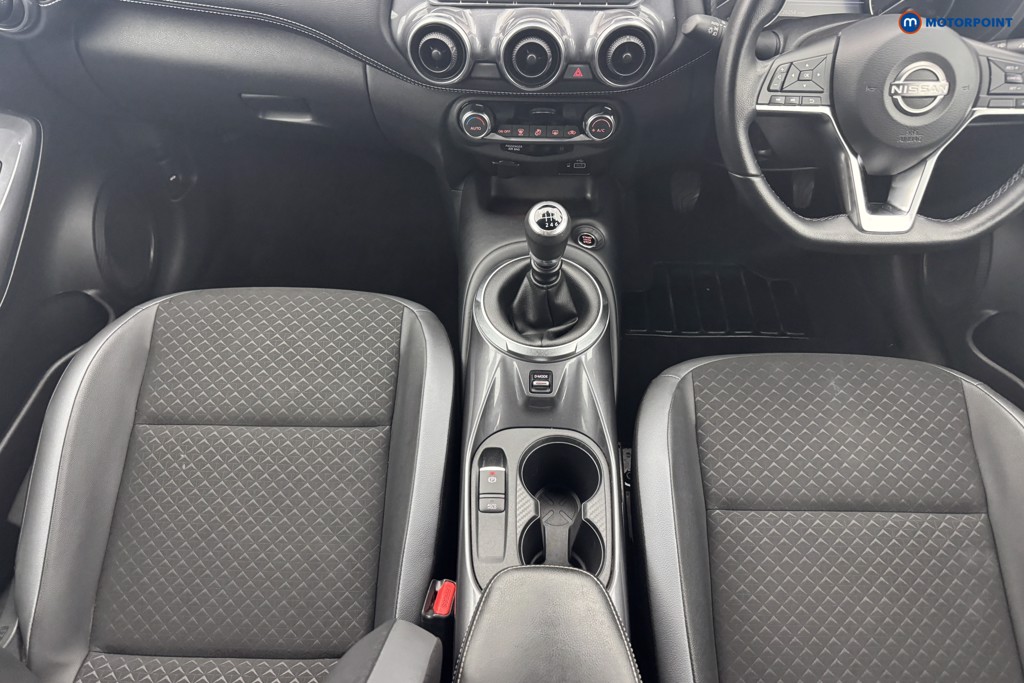 Nissan Juke N-Connecta Manual Petrol SUV - Stock Number (1581376) - 5th supplementary image
