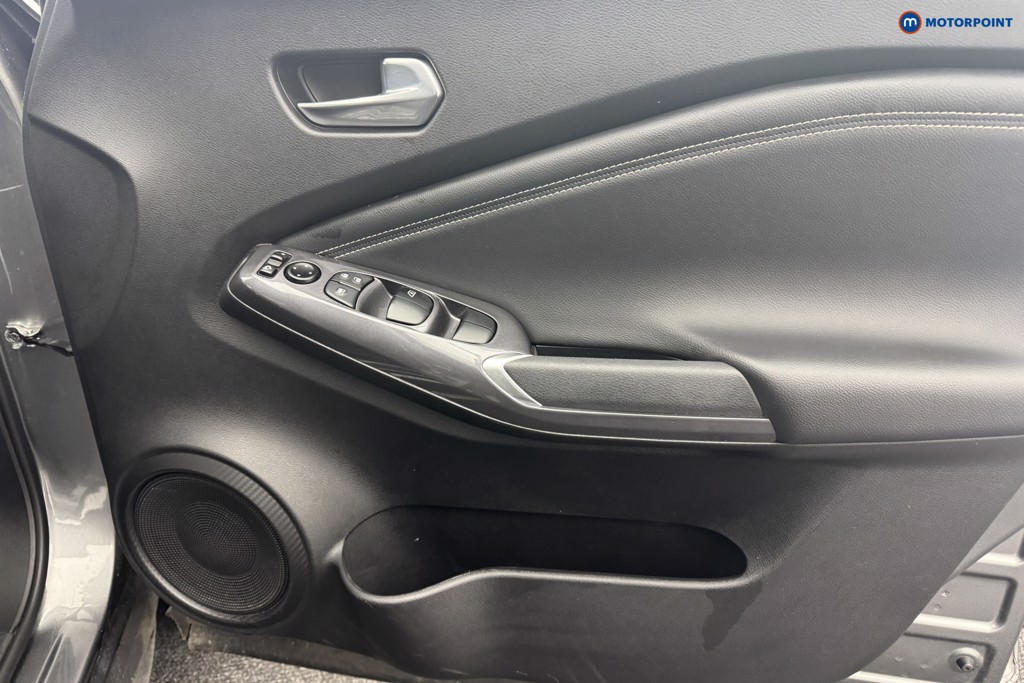 Nissan Juke N-Connecta Manual Petrol SUV - Stock Number (1581376) - 13th supplementary image