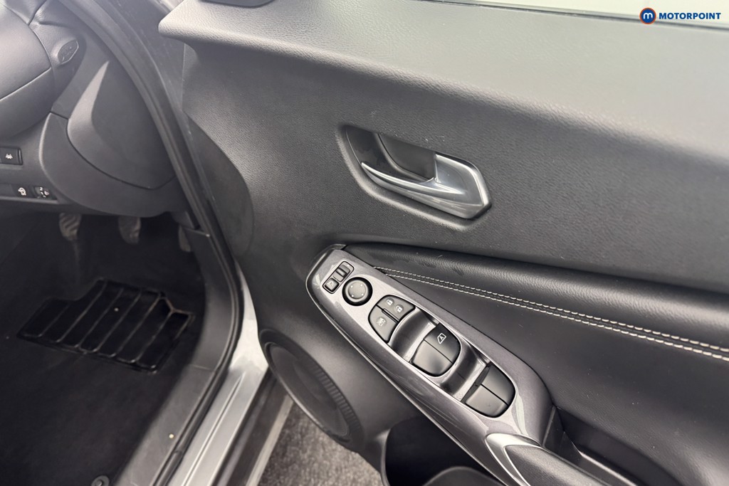 Nissan Juke N-Connecta Manual Petrol SUV - Stock Number (1581376) - 14th supplementary image