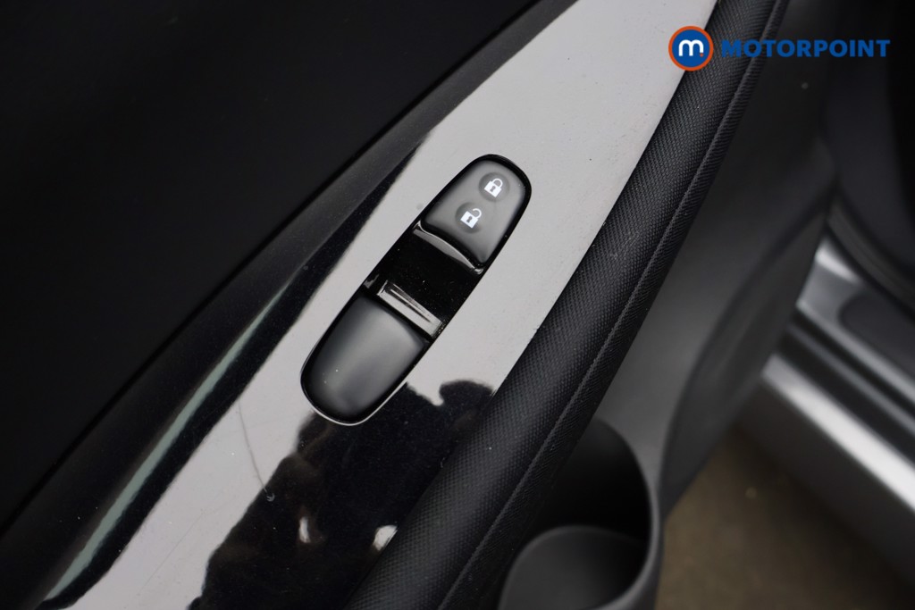 Nissan Leaf N-Connecta Automatic Electric Hatchback - Stock Number (1581938) - 39th supplementary image