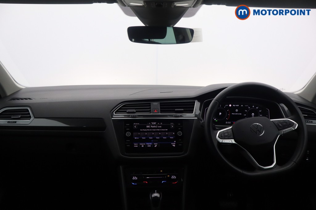 Volkswagen Tiguan Elegance Automatic Petrol SUV - Stock Number (1582327) - 1st supplementary image