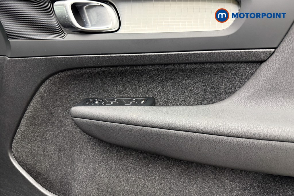 Volvo Xc40 Core Automatic Petrol SUV - Stock Number (1582410) - 15th supplementary image