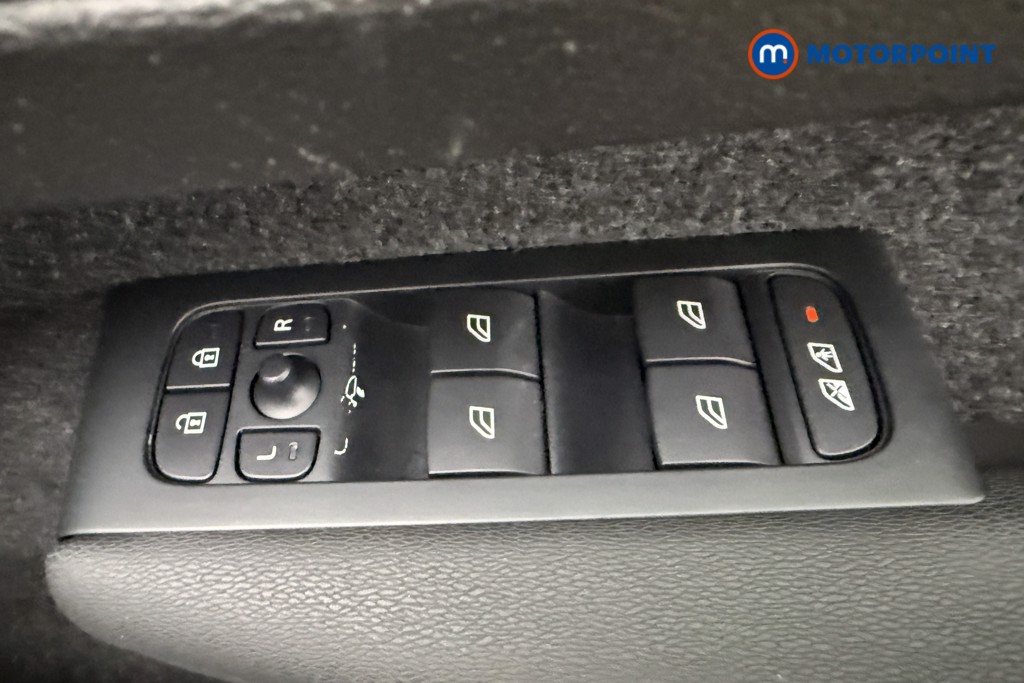 Volvo Xc40 Core Automatic Petrol SUV - Stock Number (1582410) - 16th supplementary image