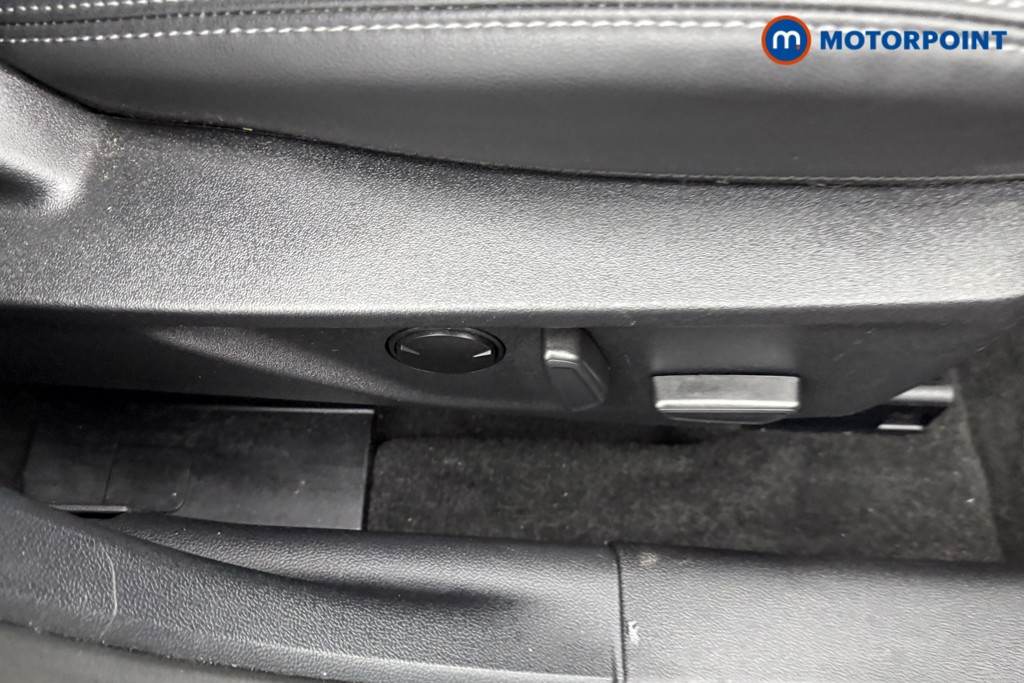 Ford Focus Active X Automatic Petrol Estate - Stock Number (1582510) - 16th supplementary image
