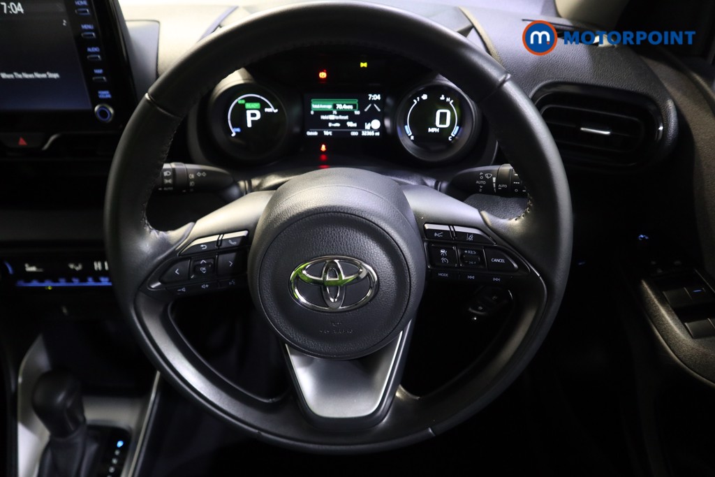 Toyota Yaris Design Automatic Petrol-Electric Hybrid Hatchback - Stock Number (1583085) - 2nd supplementary image
