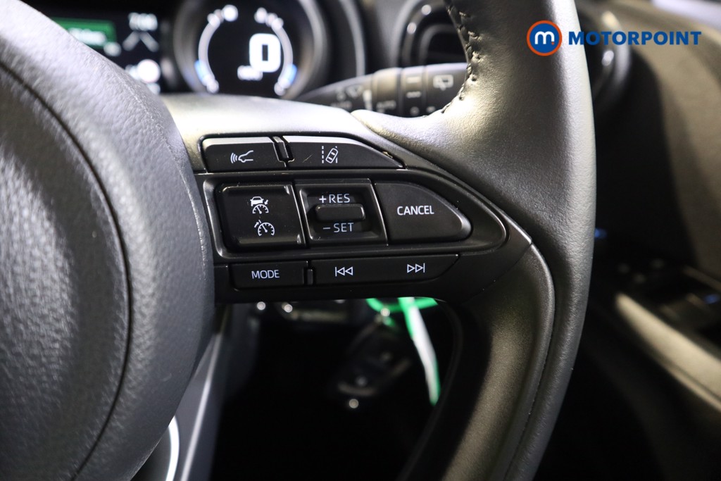 Toyota Yaris Design Automatic Petrol-Electric Hybrid Hatchback - Stock Number (1583085) - 4th supplementary image