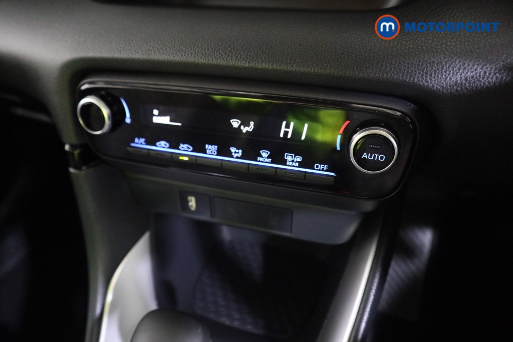 Toyota Yaris Design Automatic Petrol-Electric Hybrid Hatchback - Stock Number (1583085) - 7th supplementary image