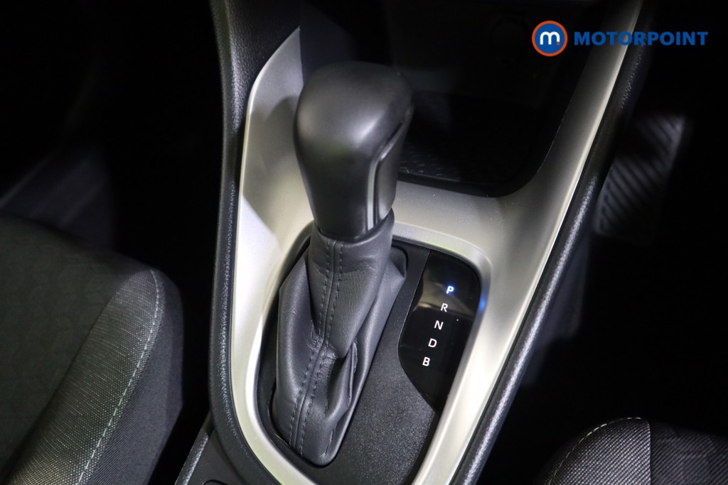 Toyota Yaris Design Automatic Petrol-Electric Hybrid Hatchback - Stock Number (1583085) - 9th supplementary image