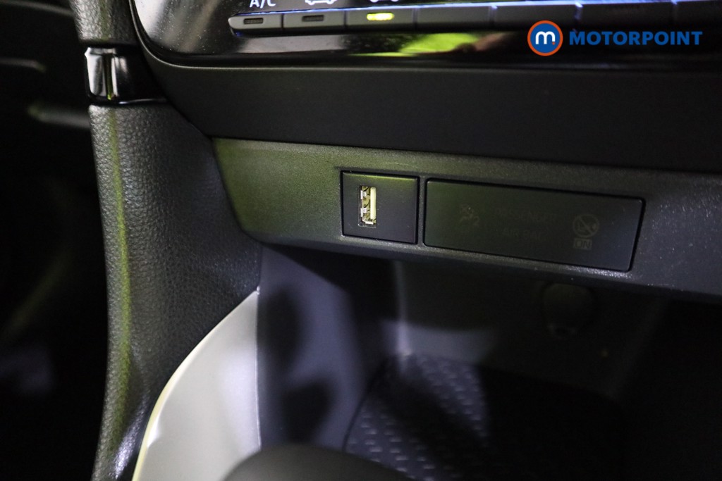 Toyota Yaris Design Automatic Petrol-Electric Hybrid Hatchback - Stock Number (1583085) - 10th supplementary image