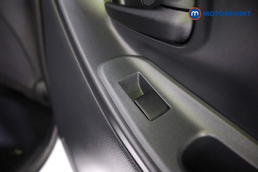 Toyota Yaris Design Automatic Petrol-Electric Hybrid Hatchback - Stock Number (1583085) - 17th supplementary image
