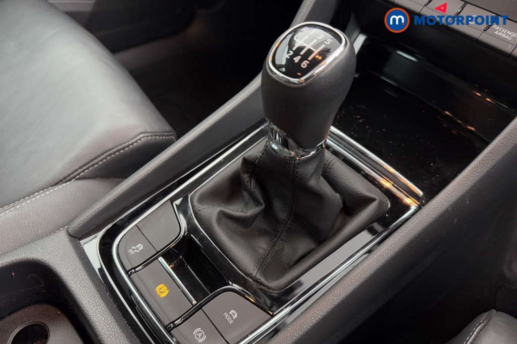 Skoda Karoq Se L Manual Petrol SUV - Stock Number (1583984) - 14th supplementary image