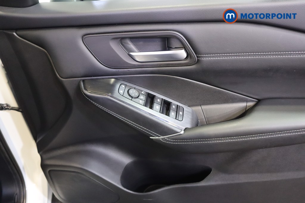 Nissan Qashqai N-Connecta Manual Petrol SUV - Stock Number (1584294) - 9th supplementary image