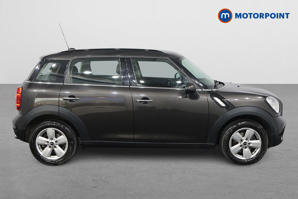 Mini Countryman Cooper Manual Petrol Hatchback - Stock Number (1584977) - Drivers side