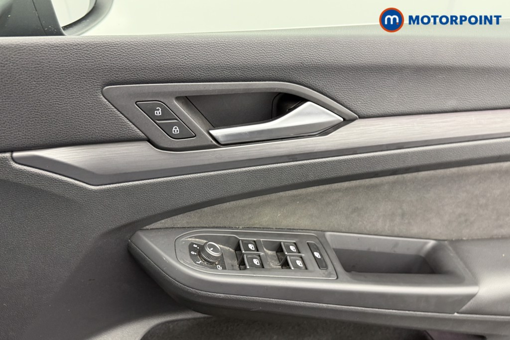 Volkswagen Golf Style Automatic Petrol Hatchback - Stock Number (1585939) - 16th supplementary image