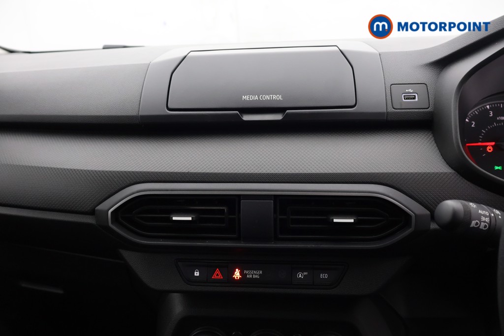 Dacia Sandero Essential Manual Petrol Hatchback - Stock Number (1564672) - 6th supplementary image