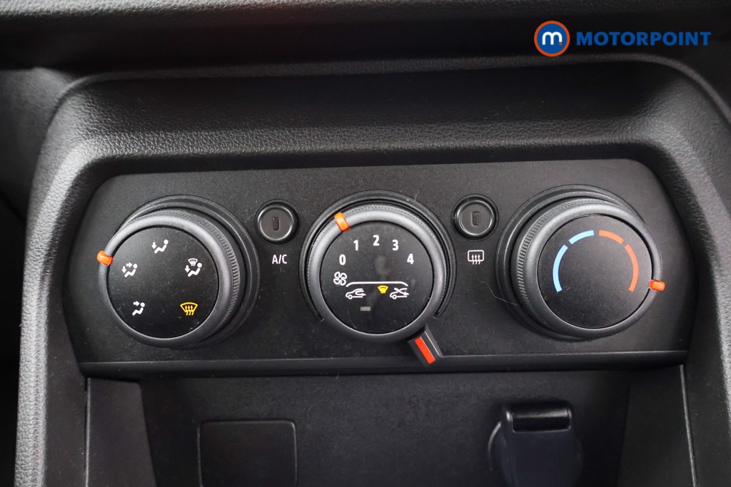 Dacia Sandero Essential Manual Petrol Hatchback - Stock Number (1564672) - 10th supplementary image