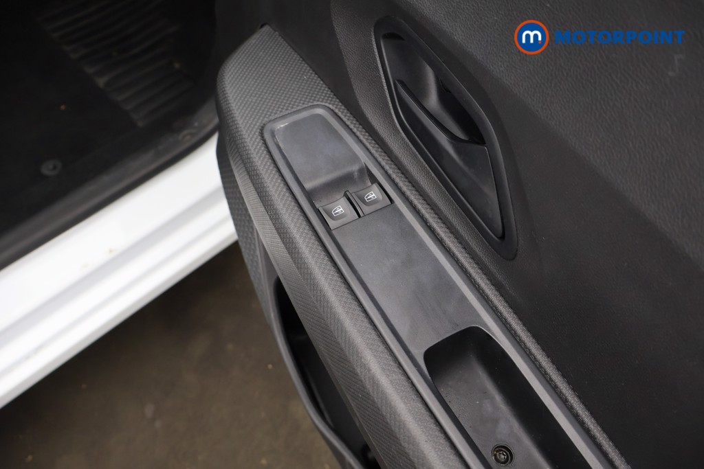 Dacia Sandero Essential Manual Petrol Hatchback - Stock Number (1564672) - 16th supplementary image