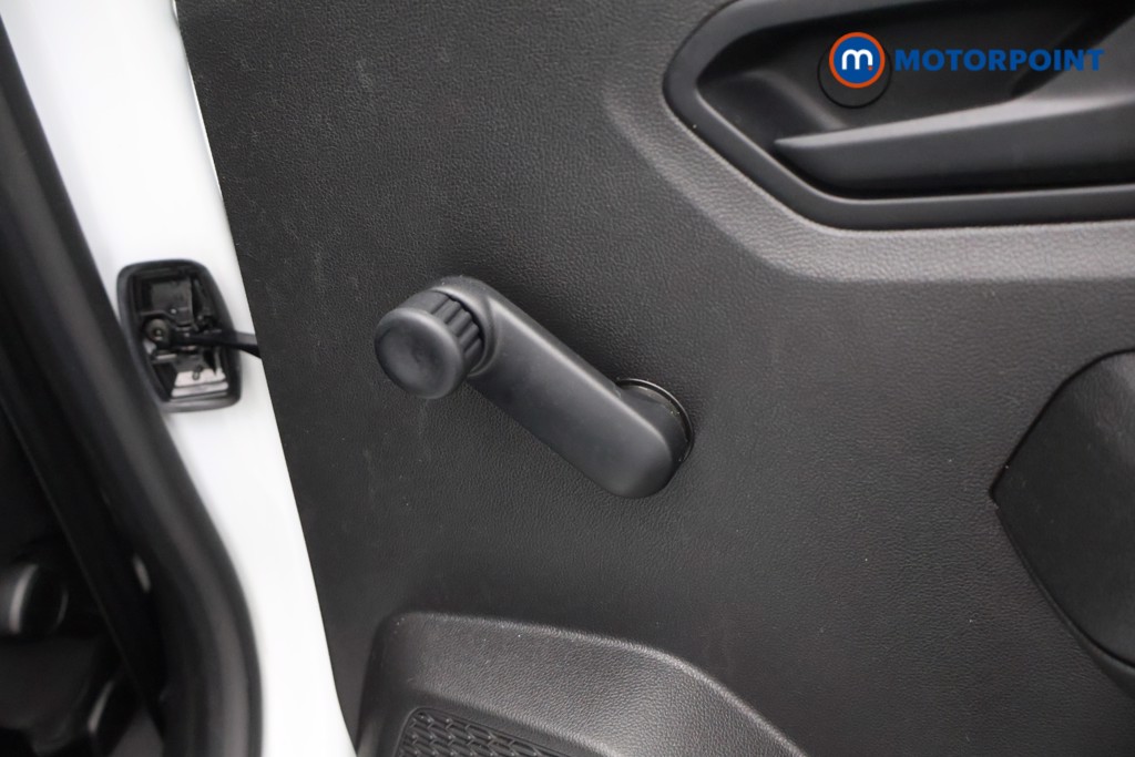 Dacia Sandero Essential Manual Petrol Hatchback - Stock Number (1564672) - 22nd supplementary image