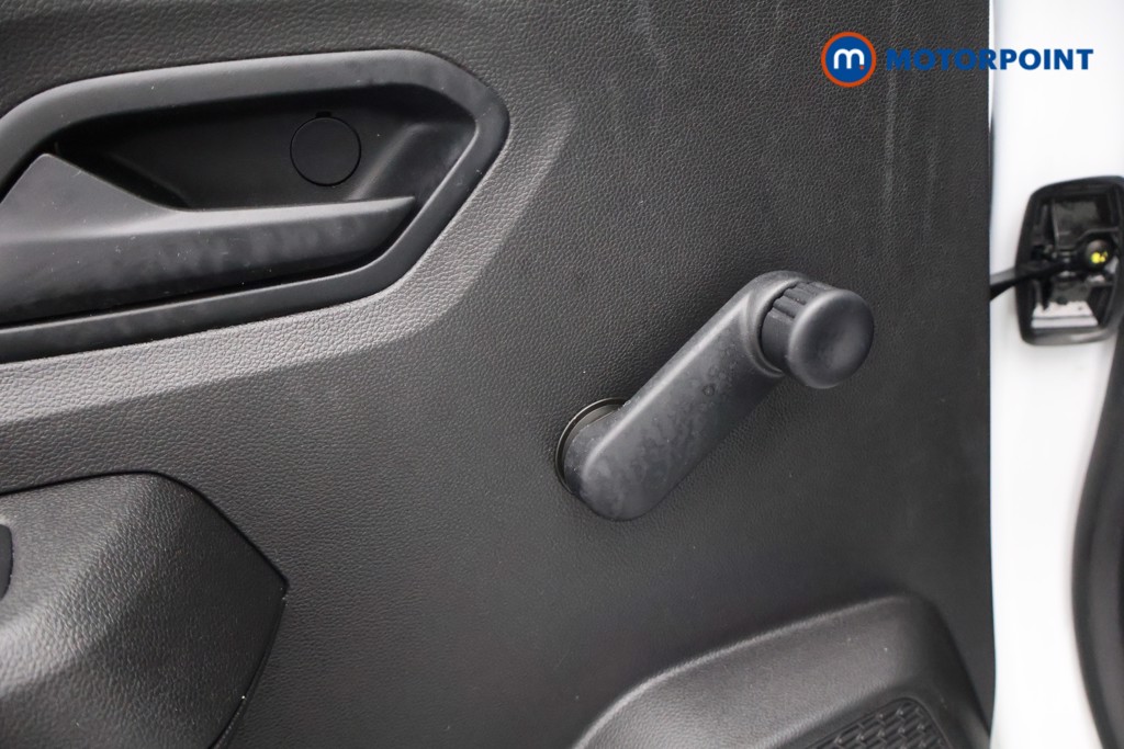 Dacia Sandero Essential Manual Petrol Hatchback - Stock Number (1564672) - 31st supplementary image