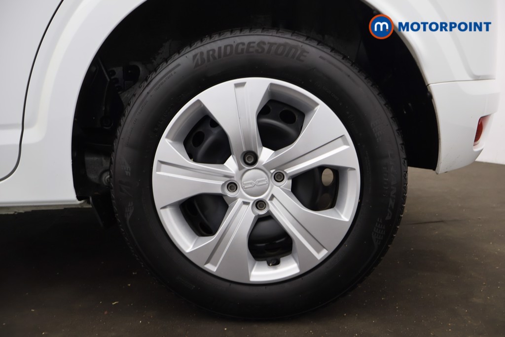 Dacia Sandero Essential Manual Petrol Hatchback - Stock Number (1564672) - 36th supplementary image