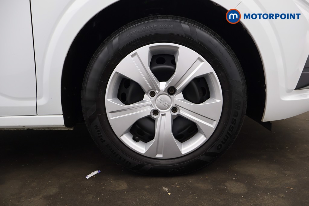 Dacia Sandero Essential Manual Petrol Hatchback - Stock Number (1564672) - 38th supplementary image