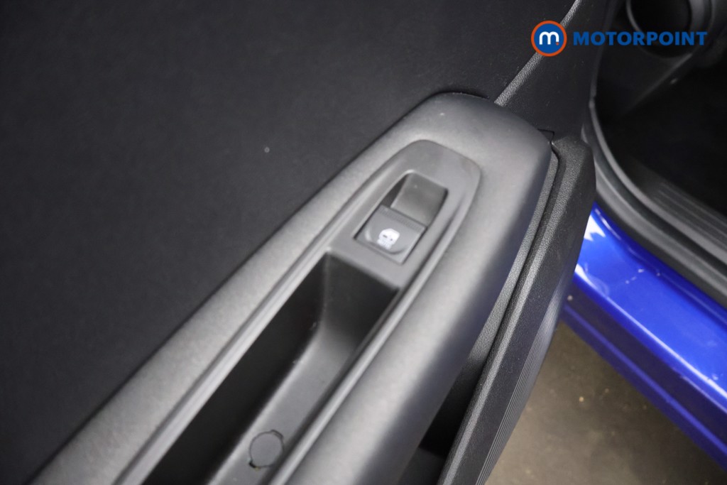 Renault Captur Iconic Edition Manual Petrol SUV - Stock Number (1574752) - 35th supplementary image