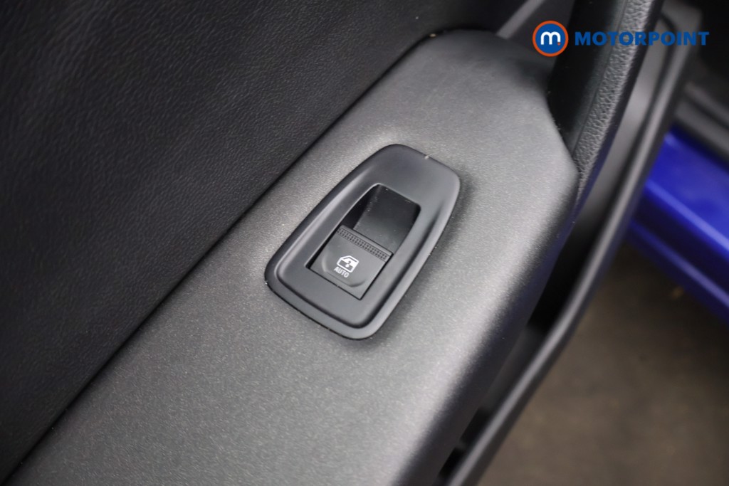Renault Captur Iconic Edition Manual Petrol SUV - Stock Number (1574752) - 38th supplementary image