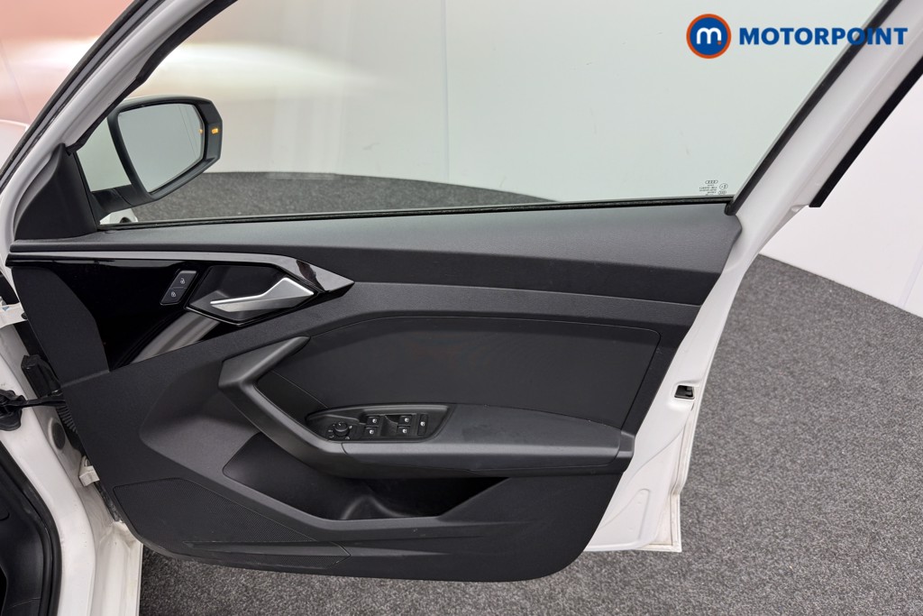 Audi A1 Technik Manual Petrol Hatchback - Stock Number (1577903) - 1st supplementary image