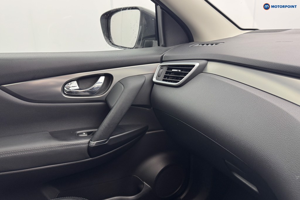 Nissan Qashqai N-Motion Manual Petrol SUV - Stock Number (1580824) - 18th supplementary image