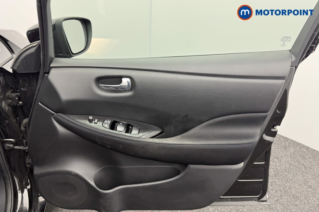 Nissan Leaf N-Connecta Automatic Electric Hatchback - Stock Number (1581934) - 17th supplementary image