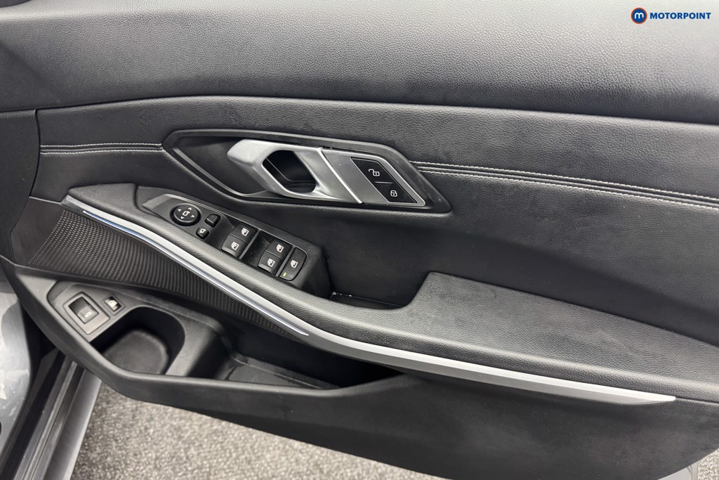 BMW 3 Series M Sport Automatic Petrol Plug-In Hybrid Estate - Stock Number (1582934) - 20th supplementary image