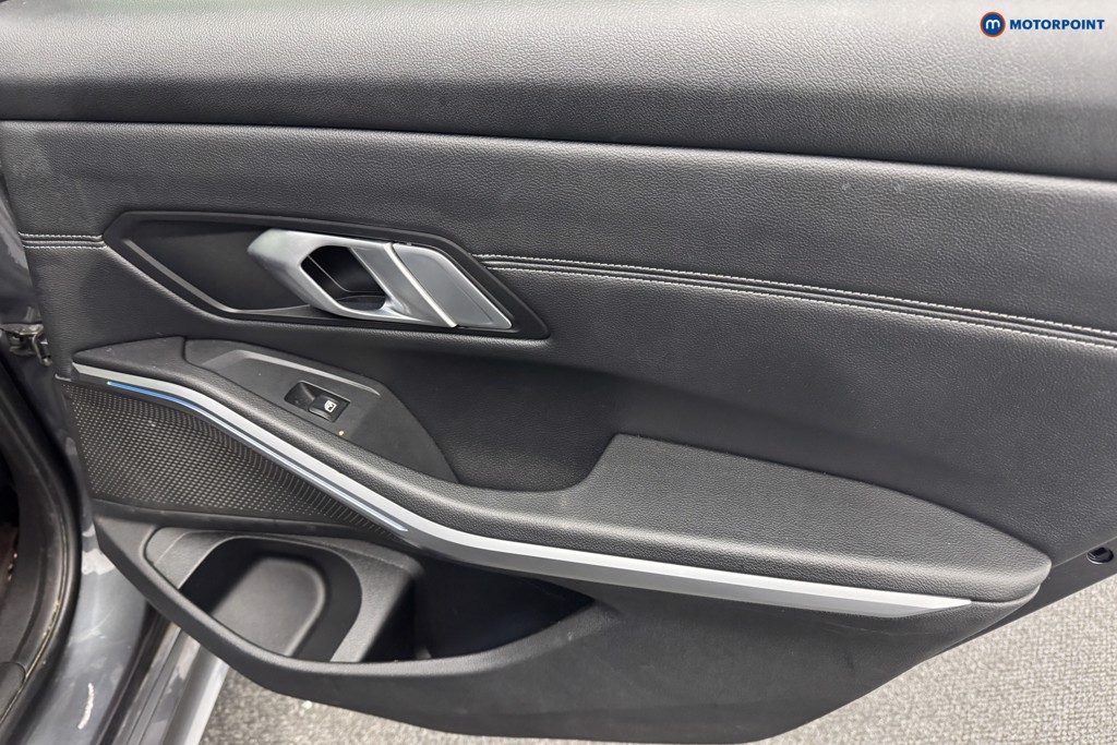 BMW 3 Series M Sport Automatic Petrol Plug-In Hybrid Estate - Stock Number (1582934) - 22nd supplementary image