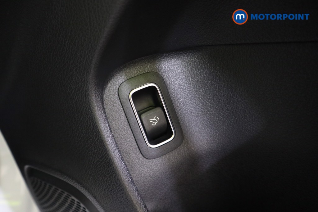 Mercedes-Benz A Class Amg Line Premium Edition Automatic Petrol Saloon - Stock Number (1582980) - 11th supplementary image