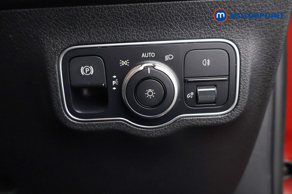 Mercedes-Benz GLB Amg Line Automatic Petrol SUV - Stock Number (1584429) - 8th supplementary image