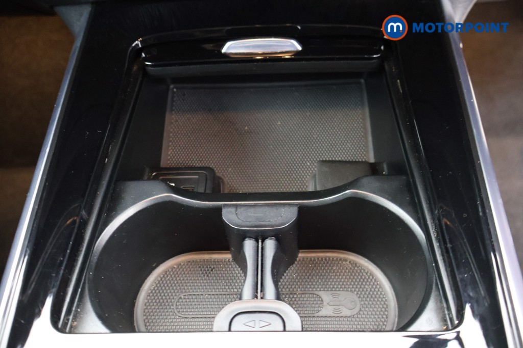 Mercedes-Benz GLB Amg Line Automatic Petrol SUV - Stock Number (1584429) - 13th supplementary image