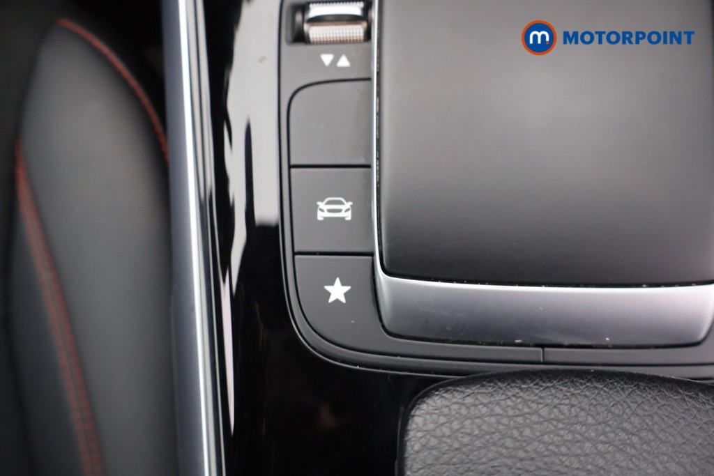 Mercedes-Benz GLB Amg Line Automatic Petrol SUV - Stock Number (1584429) - 17th supplementary image