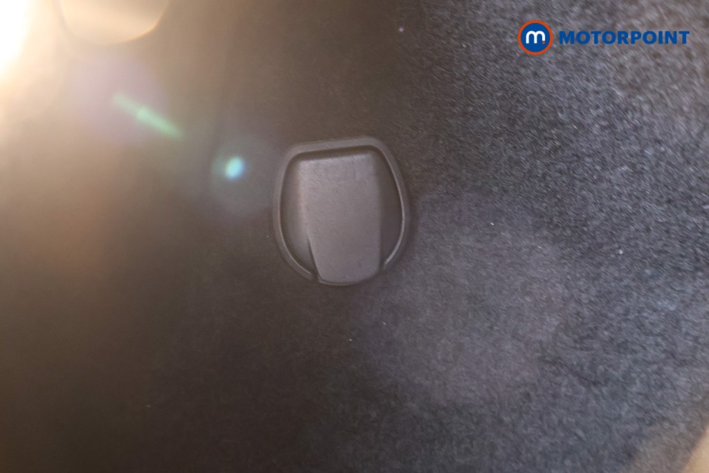 Mercedes-Benz GLB Amg Line Automatic Petrol SUV - Stock Number (1584429) - 33rd supplementary image