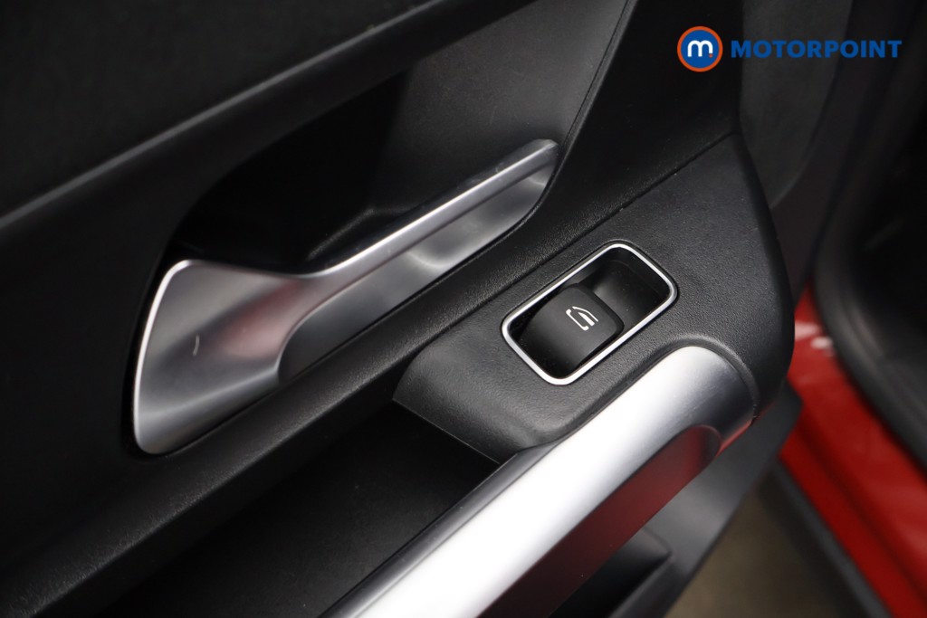 Mercedes-Benz GLB Amg Line Automatic Petrol SUV - Stock Number (1584429) - 42nd supplementary image