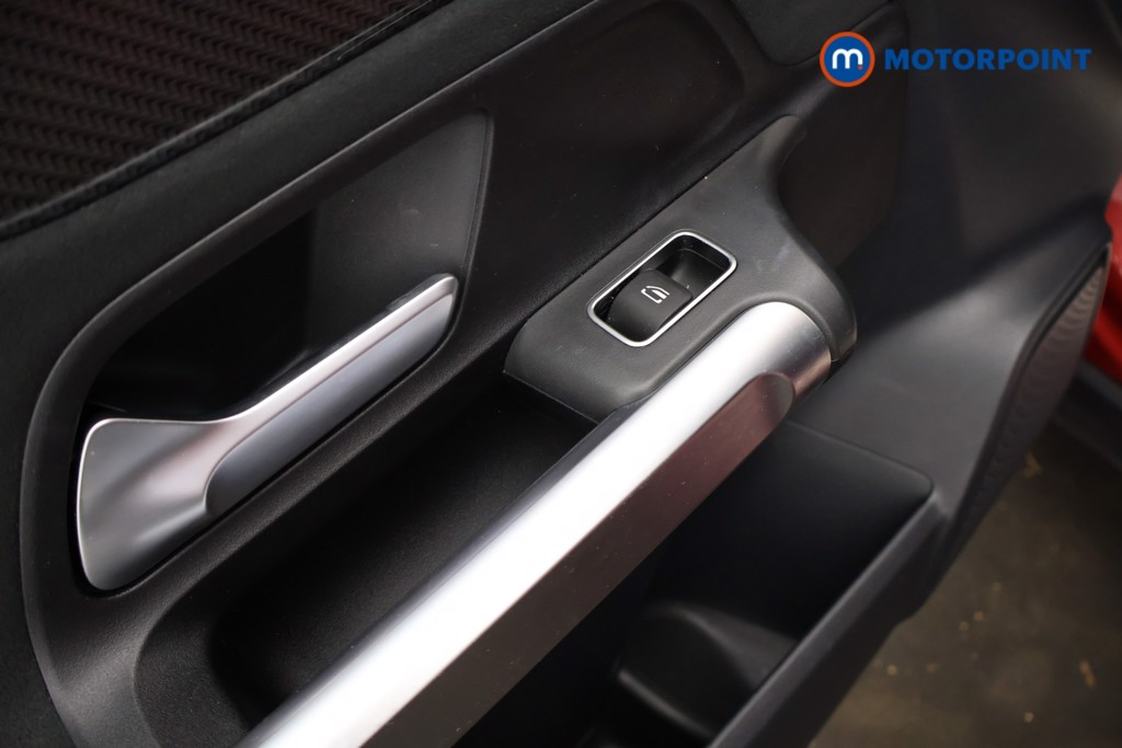 Mercedes-Benz GLB Amg Line Automatic Petrol SUV - Stock Number (1584429) - 45th supplementary image