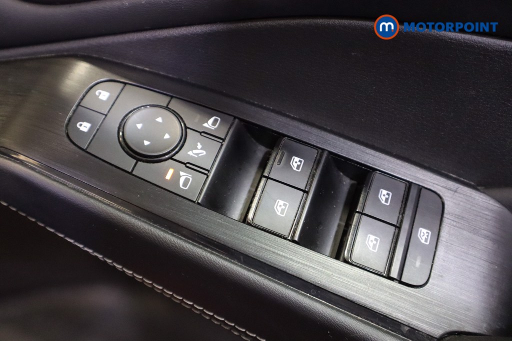 Nissan Qashqai N-Connecta Manual Petrol SUV - Stock Number (1584949) - 11th supplementary image