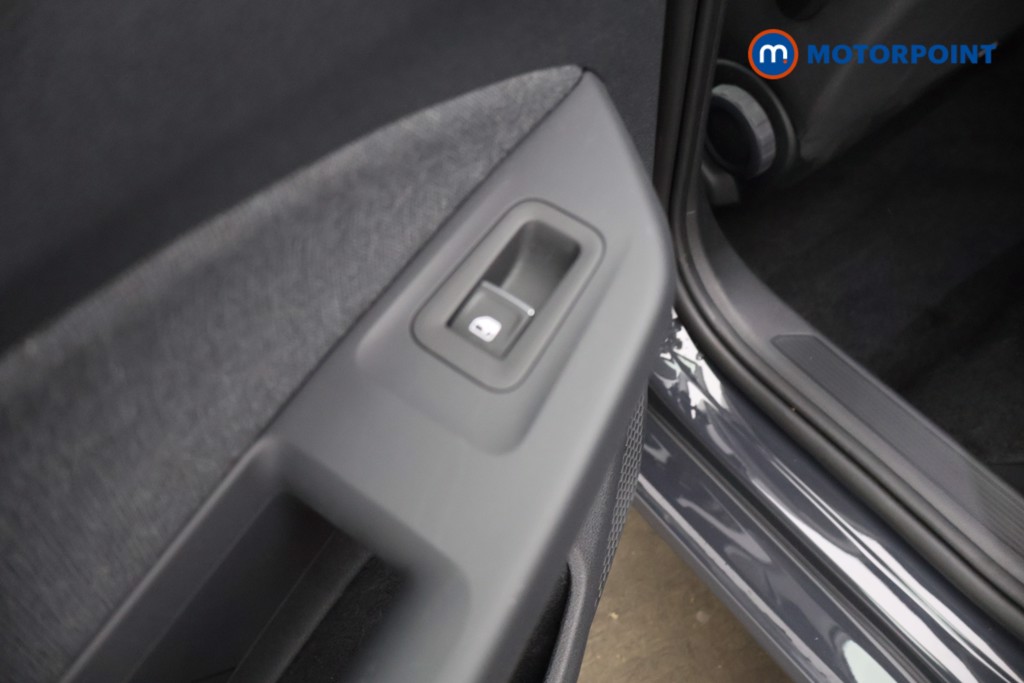 Volkswagen Golf Life Manual Petrol Hatchback - Stock Number (1586505) - 35th supplementary image