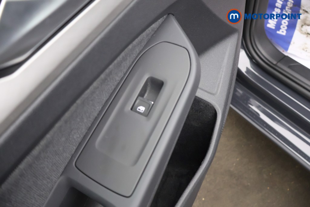 Volkswagen Golf Life Manual Petrol Hatchback - Stock Number (1586505) - 38th supplementary image