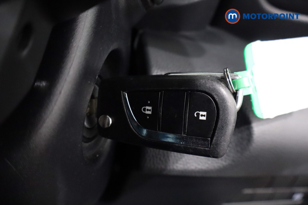 Toyota Yaris Design Automatic Petrol-Electric Hybrid Hatchback - Stock Number (1586773) - 13th supplementary image