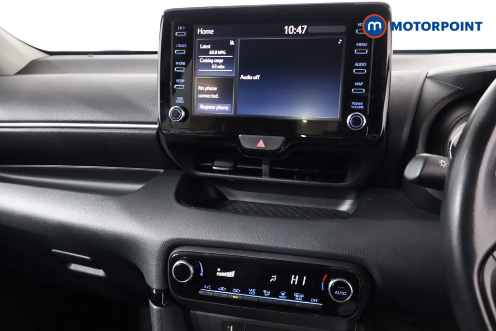 Toyota Yaris Design Automatic Petrol-Electric Hybrid Hatchback - Stock Number (1586773) - 15th supplementary image